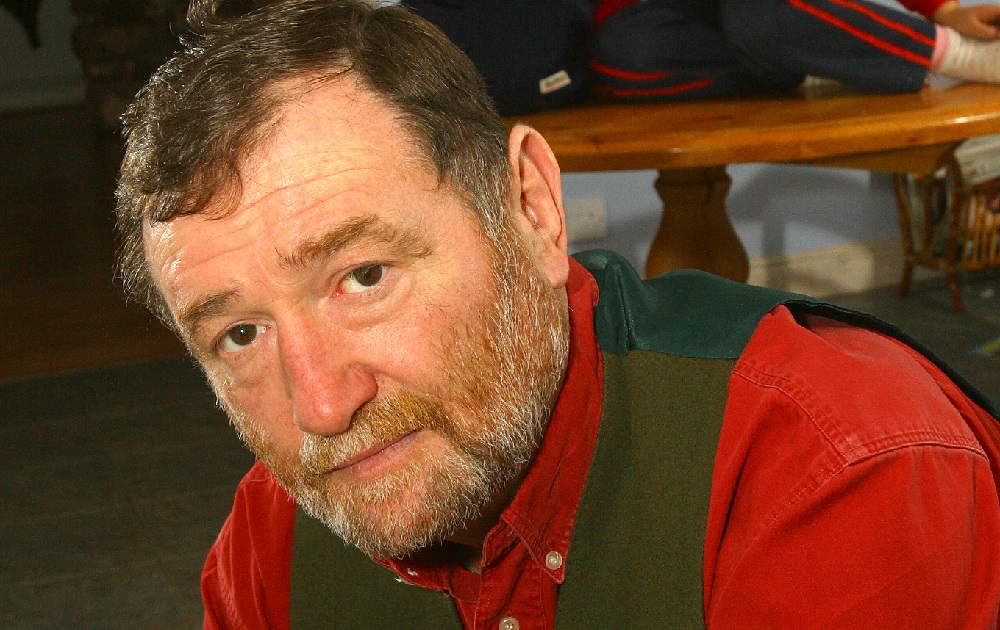 TorchTheatre's tweet photo. #GRAV, the #TorchTheatre's award winning play exploring the life and times of #RayGravell, written by @owenplaywright & directed by @Poshcosh
is being adapted as a TV movie for S4C, directed by Marc Evans (The Pembrokeshire Murders)โฆ ardderchog yn wir! https://t.co/FXw4Sd0bnE https://t.co/KWzlmA4UpA