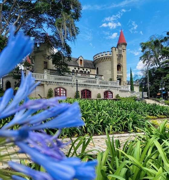 MuseoElCastillo's tweet photo. El Castillo, uno de los lugares más hermosos de Medellín, alberga la colección de artes decorativas más grande del país 💜🏰
Hoy abierto de 9:00 a.m. a 6:00 p.m.
¡Te esperamos! https://t.co/SFTK0q52ep