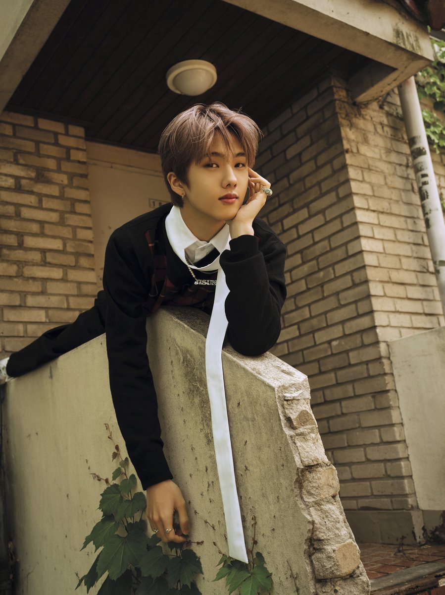jisungpakr's tweet photo. But I'm cooler. 🤭 https://t.co/AsU2NrIVyZ