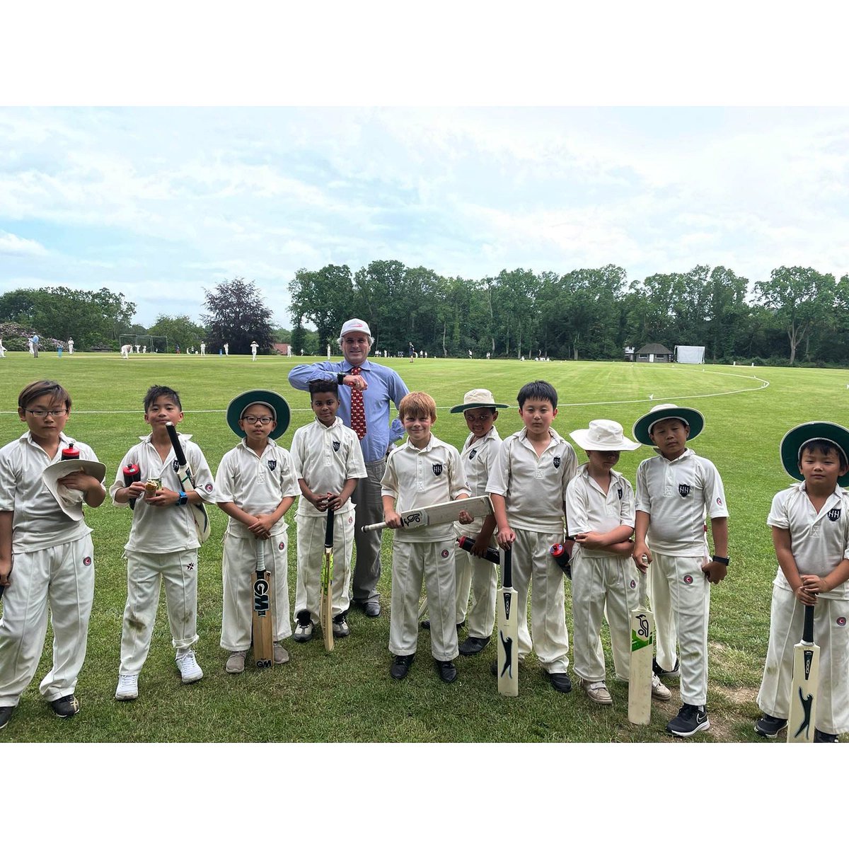 HorrisHill's tweet photo. Some of our young cricketers post match with @thorngroveprep 🏏
.
.
#summerterm #school #privateducation #prepschool #teachers #prep #development #loveoflearning #activities #enrichment #performance #newbury #berkshire #boarding #earlyyears #cricket #sport #competition https://t.co/HWS5R9m0q4