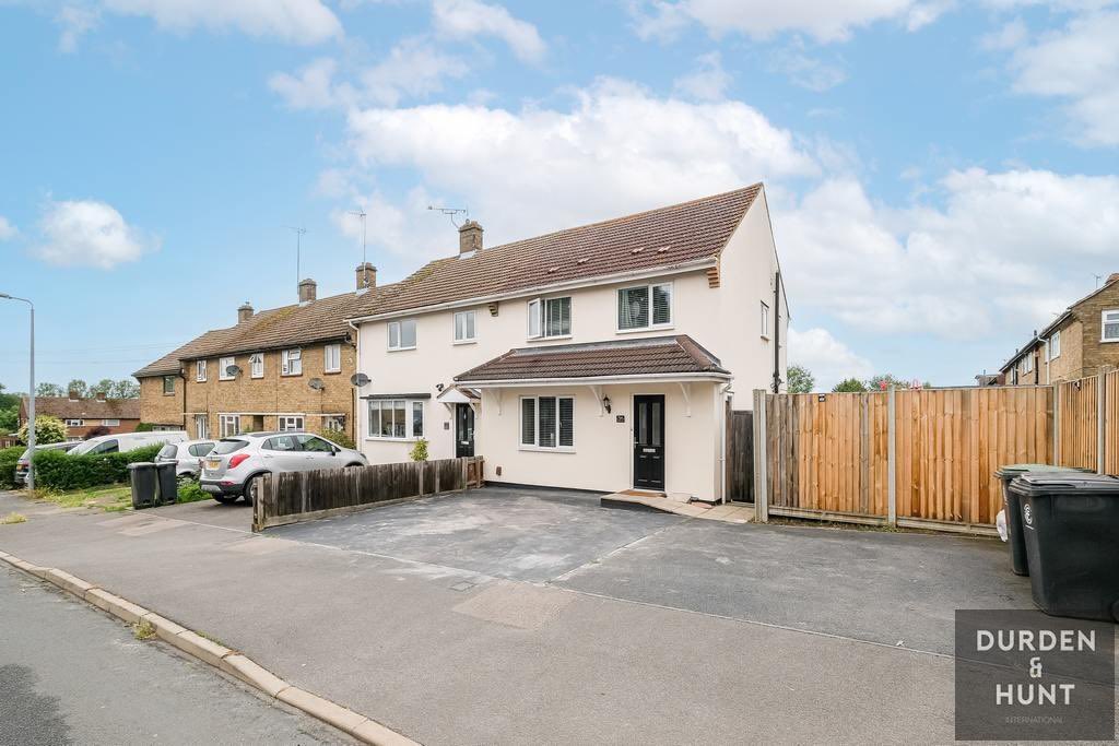 DurdenandHunt's tweet photo. 💰500,000
📍Ongar, Essex
📝planning permission to build another for 2 bed house on the land!
🛏3 bedroom 
🛁2 bathroom 
🏡end of terrace 
🏘wooden outbuilding
🌳 garden area 
🚘 large driveway 
🍽 kitchen with dining space https://t.co/nanTJlJOh4