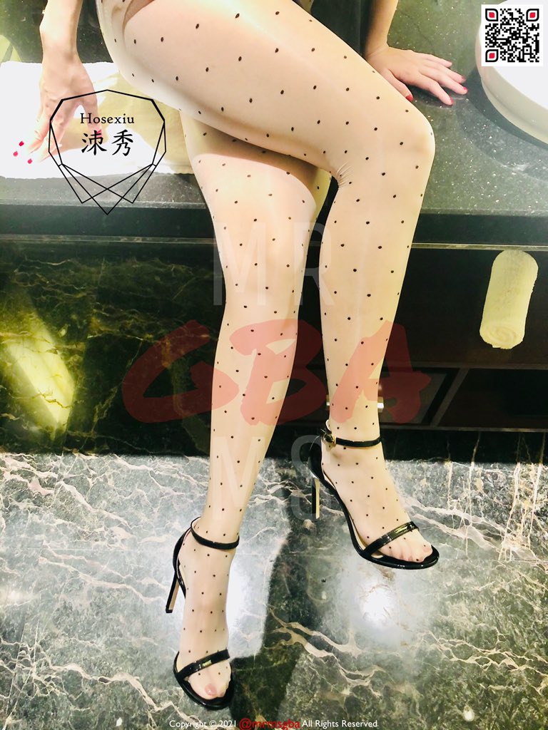 【👰🏻】
神秘的黑点白丝袜

🧦：@hosexiu1 
 
【投稿】
@PaoPaolove1314 

#丝袜 #美腿  #足交 #恋足 #肉丝 #裸足 #玉足 #高跟鞋 #黑丝 #白丝 #网袜 #脚底 #足控 #榨精 #原味 #美脚 #脚趾 #腿控 #丝足 https://t.co/JvzkJYtmlY