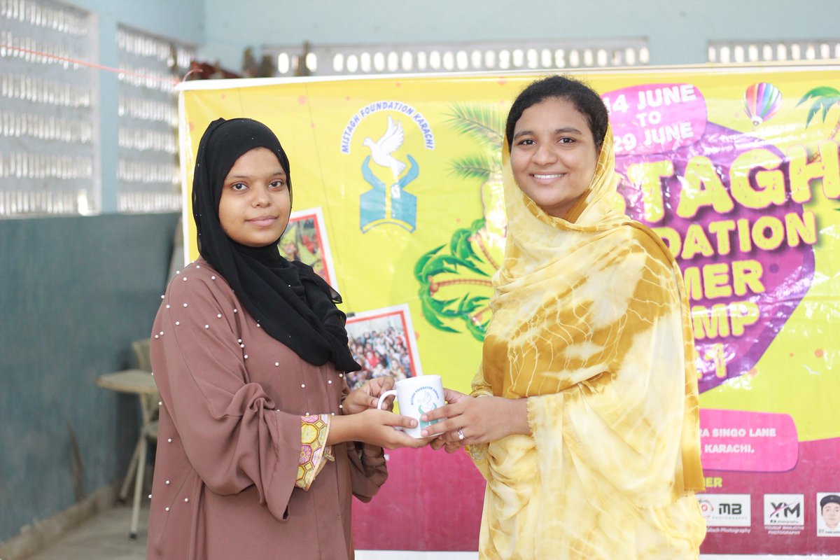 mahin_baloch's tweet photo. 8th day of Summer camp 2021❤️
Our student Noureen presented souvenir to Miss Erum from Mistagh foundation❤️
#summercamp2021
#Mistagh_Family
#work_for_change
#work_for_humanity
#mistagh_foundation https://t.co/ATJEBV7j16