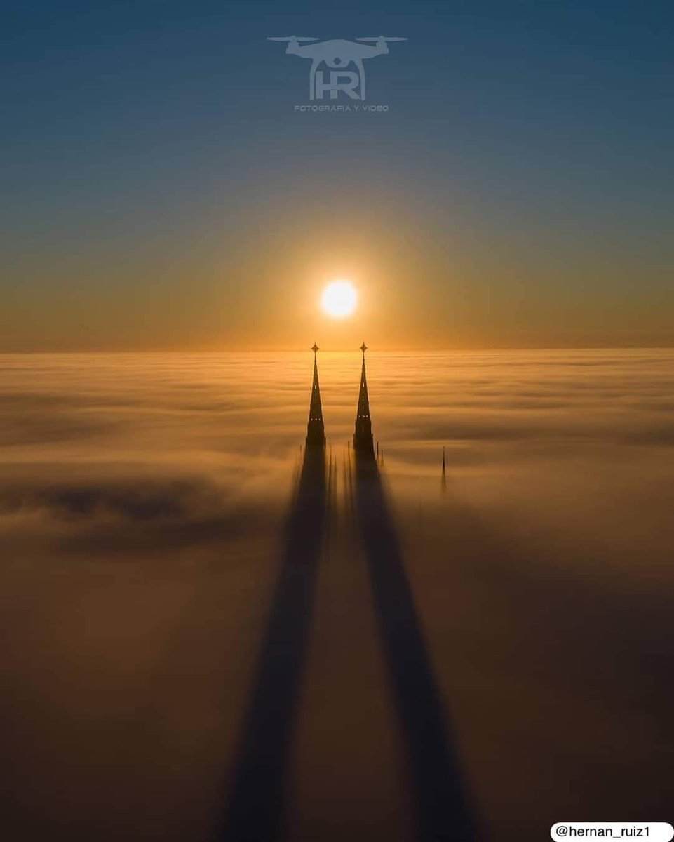 turisargentina's tweet photo. No creo que veas una mejor foto hoy #basilicadelujan por
@hernan_ruiz1 🙏😊🇦🇷
Mucha #niebla en #lujan #solsticio #basilicadelujan #phantom4prov2 #dji #djiofficial #fotografiaaerea #Invierno2021 https://t.co/l9SIhO85rq