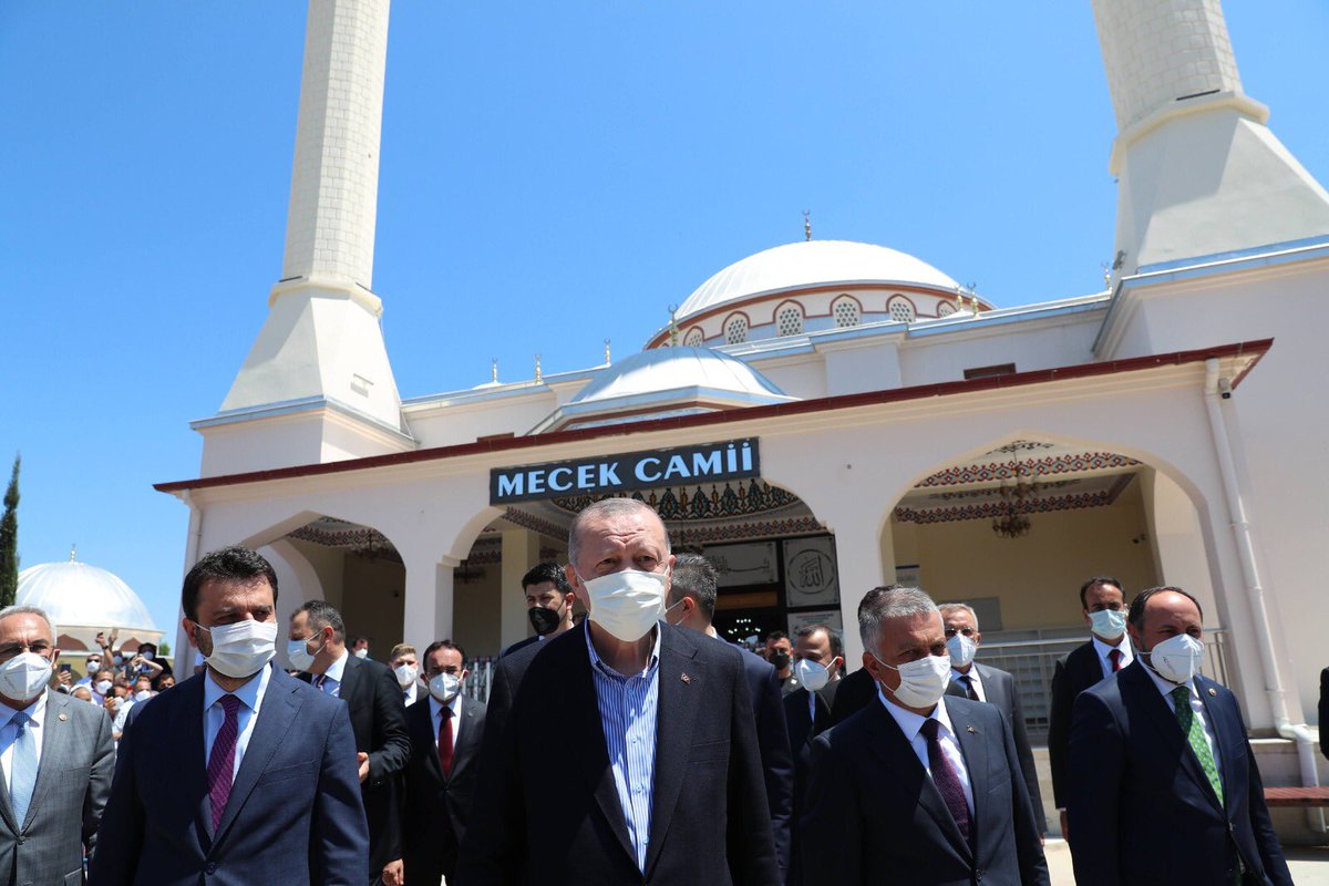 Kendilerinin ifadesiyle Türkiye’nin dünyaya açılan penceresi, tarım ve turizmin başkenti Antalyamız’ı teşrif eden Cumhurbaşkanımız Sn. Recep Tayyip Erdoğan’a şükranlarımızı sunuyoruz...