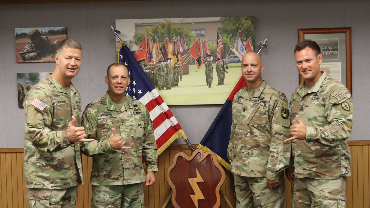 Great visit with LTG D. Scott McKean and CSM Robin Bolmer of the Futures and Concepts Center as we spoke about #modernization and preparation for future operations. #winningmatters #armyinnovation #teamofteams #americaspacificdivision