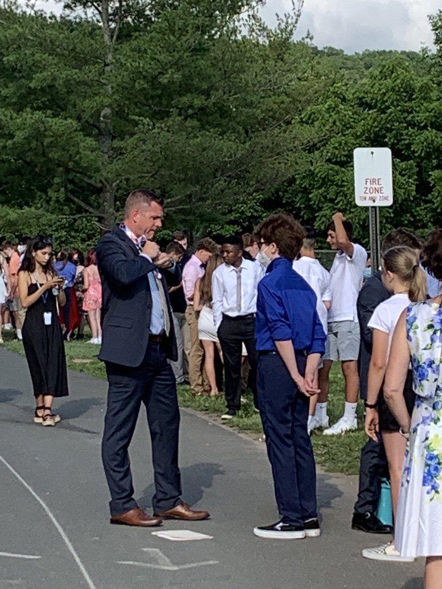 NMRusso12's tweet photo. That’s a principal who cares! #ilovemyschool #bmsfamily #tigertwo @WatsonBryan7 https://t.co/hCA2zm35WK