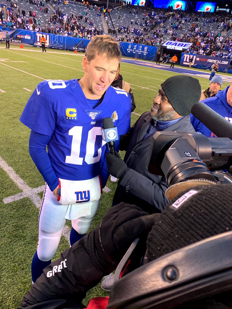 OlivingstonTV's tweet photo. Easy Eli Manning rejoining the  @Giants in the front office! And we find out when his #10 jersey will be retired and he’ll go into the Ring of Honor @MetLifeStadium. Tonight at 6 on @CBSNewYork @EliManning https://t.co/9H0k4O3FUw