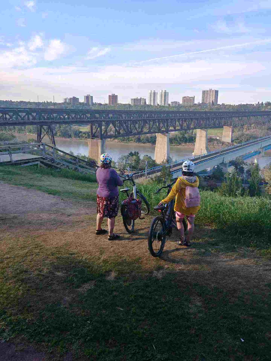 ZenSeekers's tweet photo. #YEG’s @lindork & friend Karly looking out over 3Edmonton’s river valley😍.
When’s the last time you connected with one of Canada’s cities by bike? New trails, new experiences, new connections.
Stay tuned for awesome #BikeCanada #ExploreCanada ideas coming soon on @ZenSeekers. https://t.co/cqd7alkscQ