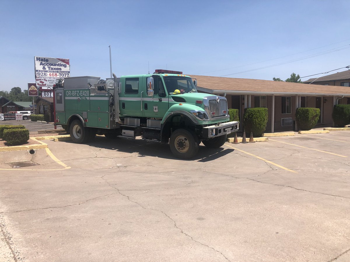 EricaReportsAll's tweet image. Back in Payson, the closest we can get to the #BackboneFire — a lot of businesses in town are busy serving fire crews &amp;amp; evacuees. A community meeting re: the fire latest is set for tonight at 5:30 at the high school #12News @12News