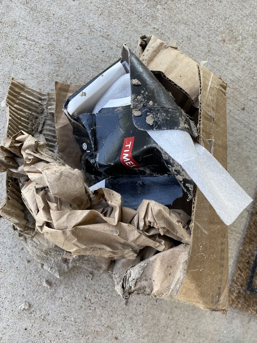 bcrawford621's tweet photo. Hey @FedExHelp, my mother ordered a watch for her aunt’s birthday, was told it was delivered, but it wasn’t. She was told by the FedEx support phone number to ask for a refund from the seller. Then yesterday - this showed up on the front porch. Three weeks late. Care to help? https://t.co/yIQTSHlmiO