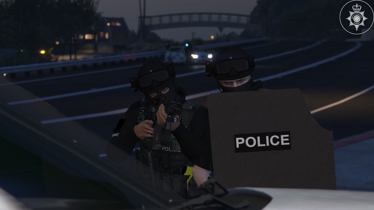 SYRPC_1407's tweet photo. A rather quiet night tonight which ended up in an armed bank robbery. Negotiations were conducted by @SYRPC_OSCSupt who managed to calm the male down which helped us come to a positive ending. CID turned up after and carried out a full investigation. 
Overall a great result. https://t.co/mOpZaHyJcH