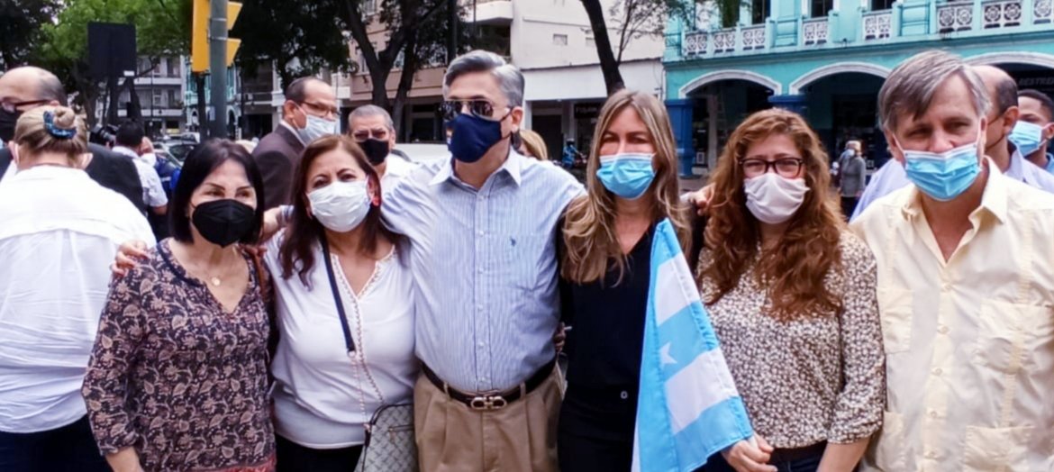 Cedu691's tweet photo. Segunda AUDIENCIA realmente PÚBLICA y MARCHA hacia la parcializada Defensoría del Pueblo, solicitando sea escuchada TODA LA CIUDADANÍA DECENTE PROVIDA, dentro del "Proyecto de Ley del ABORTO" ordenado por la írrita Corte Incon$titucional. https://t.co/MT3zBIOnXP