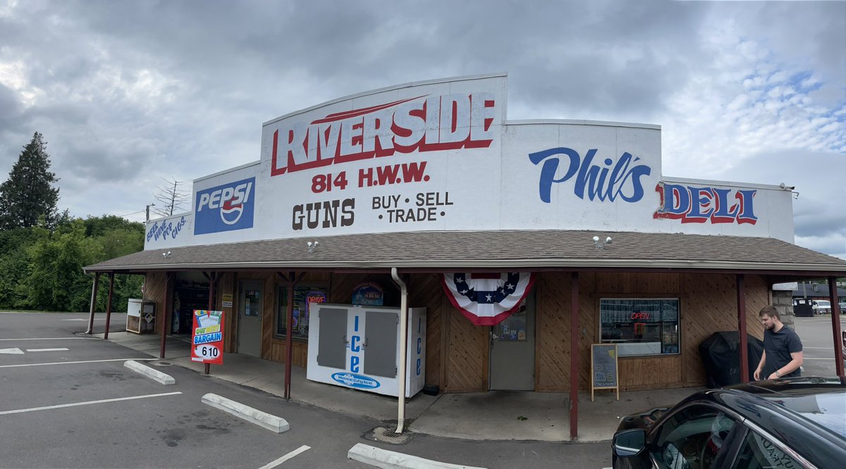 bunz_thomas_'s tweet photo. What if we kissed at the gun store/liquor store/deli? 🥺👉👈😨😘 https://t.co/Hgynfn6Qsj