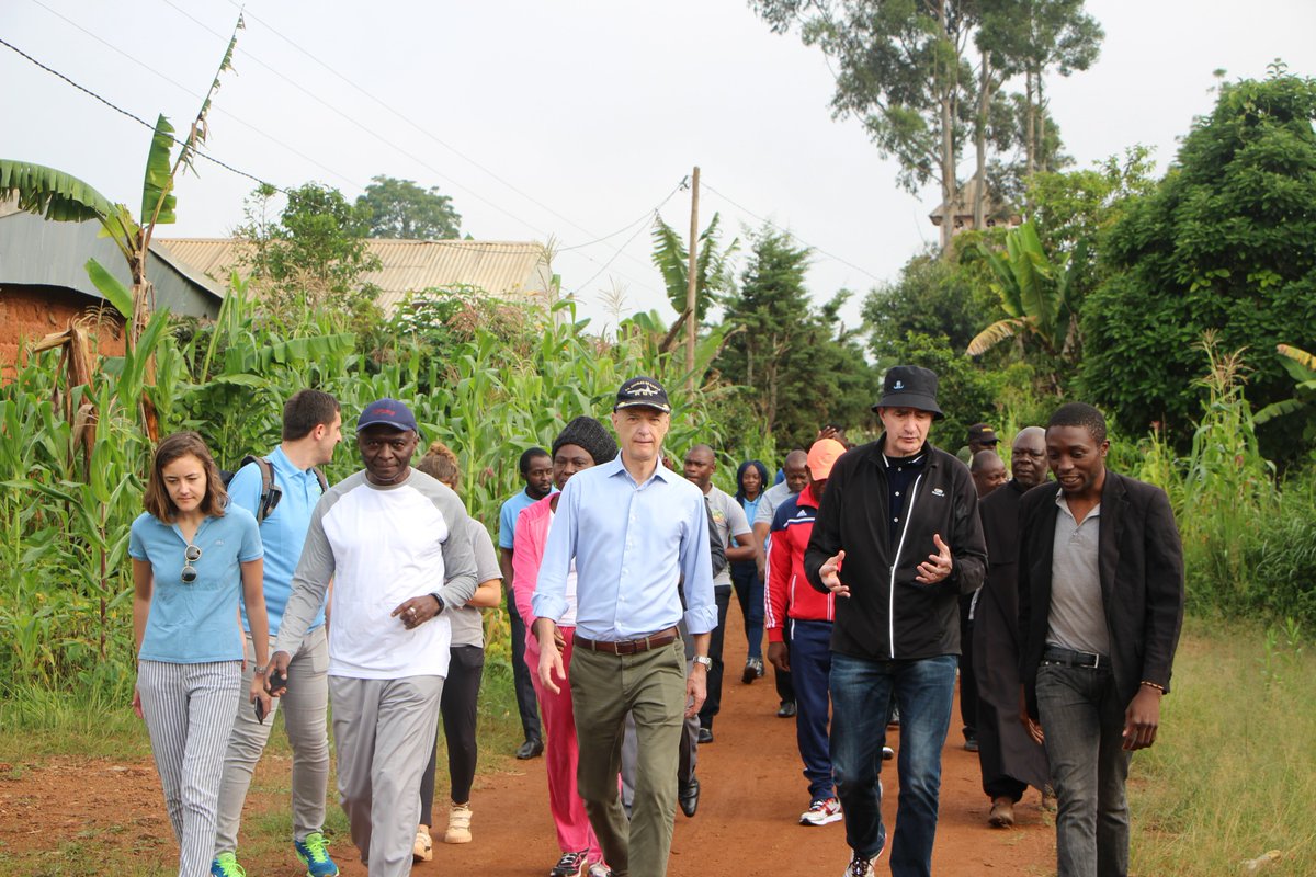 YannLorvo's tweet photo. @IFCameroun et @FRauCameroun avec @ChrisGuilhou  au centre touristique de #Tockem: ONG 🇨🇲 de développement local qui mène des programmes  dans différents domaines: eau, santé, agriculture, éducation. C'est aussi un lieu à découvrir et à visiter dans l'ouest du #Cameroun https://t.co/40uX5CUmp3