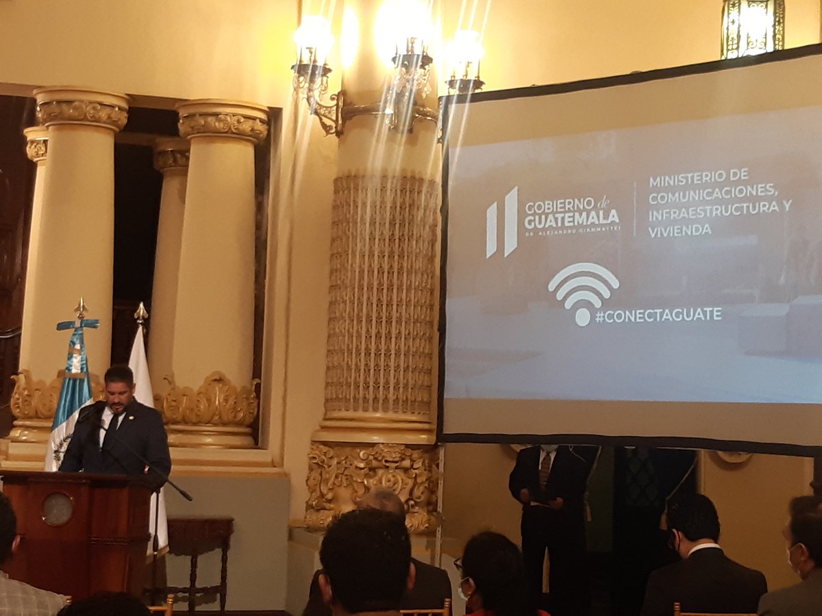 MasNoticiasSLS's tweet photo. Rodolfo Letona, viceministro de @CIVguate informó que 70 parques del país cuentan con internet social gratis. Esto llega a través del proyecto #ConectaGuate.

@AGN_noticias https://t.co/cktITBL85S