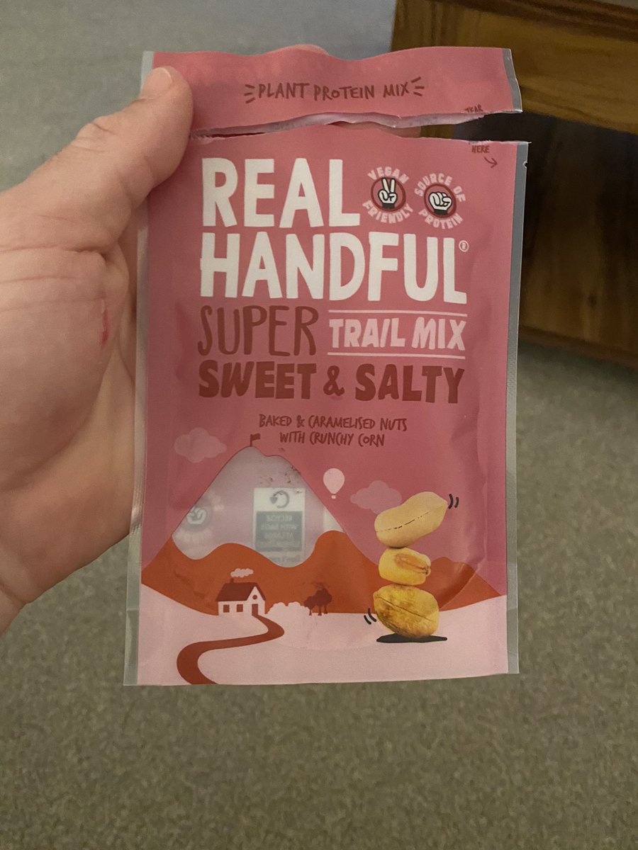 cotty_2k's tweet photo. These are very good!
Lasted about two minutes even though the pack reckons it’s 2.5 servings 😬🤣
#postrunrefuel #ukrunchat #incredible https://t.co/0W4bwOrORy