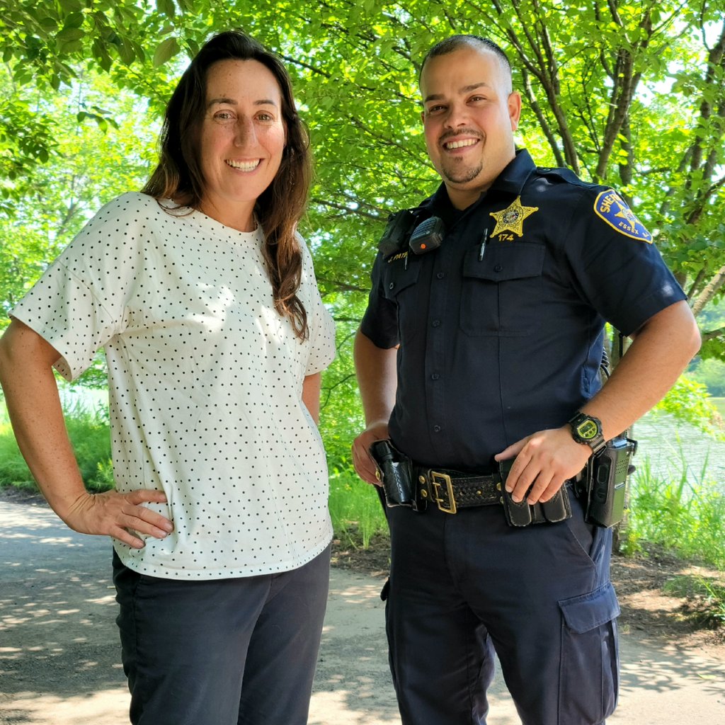 hitlikeagirlpod's tweet photo. Thank you, Det. John Patino, for the education and the navigation. And who can forget that smile. Essex County, New Jersey's finest, ladies. A male ally who took the time to have a chat, that's our type. #HitTheTrails #Realmensupportwomen https://t.co/aqQcr8tZ8A