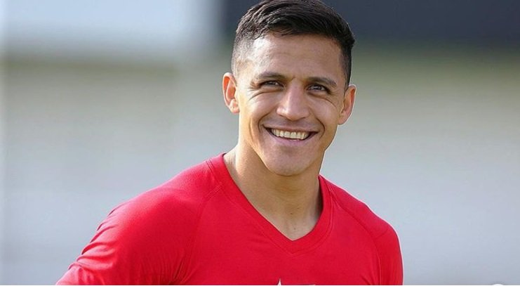 conipalta's tweet photo. es que te imaginai a brereton, vargas y alexis juntos (?) serían como los chicos super poderosos, me entendí 

#VamosChile #PartyChilensisFtLaRoja #chilevsuruguay https://t.co/mdIyEAtW7C