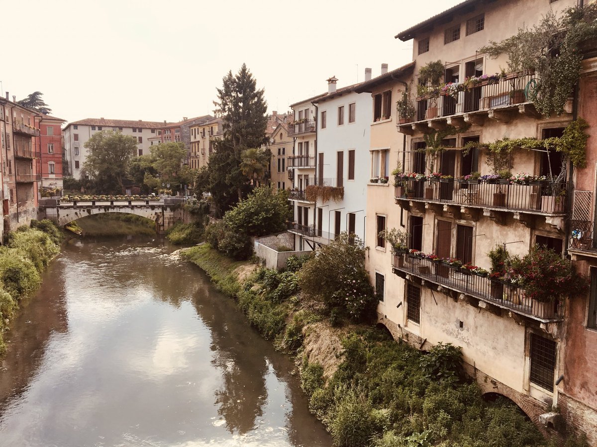 BeatriceBrigo's tweet photo. Day 87 of #100DaysOfItaly 
Ponte San Michele - Ancient bridge in historic part of Vicenza, reachable in a few minutes from Piazza dei Signori. Historically, it had three arches and in 1570 a fourth arch was added to a design by Palladio #PonteSanMichele #Vicenza #DiscoveringItaly https://t.co/cxrLrmrKK7