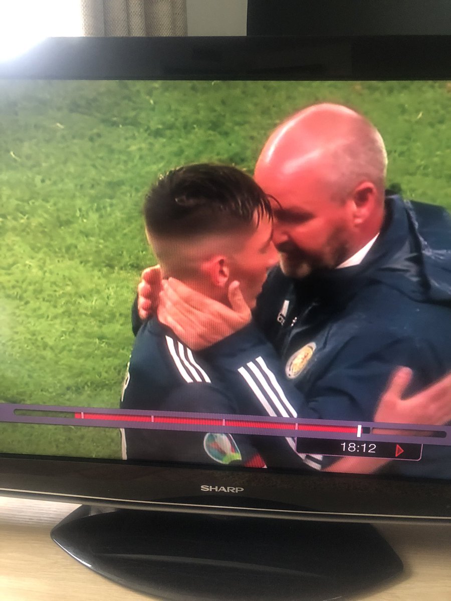 theraffleboy's tweet image. So 2 England players have to self isolate but Steve Clarke been doing interviews all day after hugging Gilmour on Friday 🤷‍♂️ #worldsgonemad