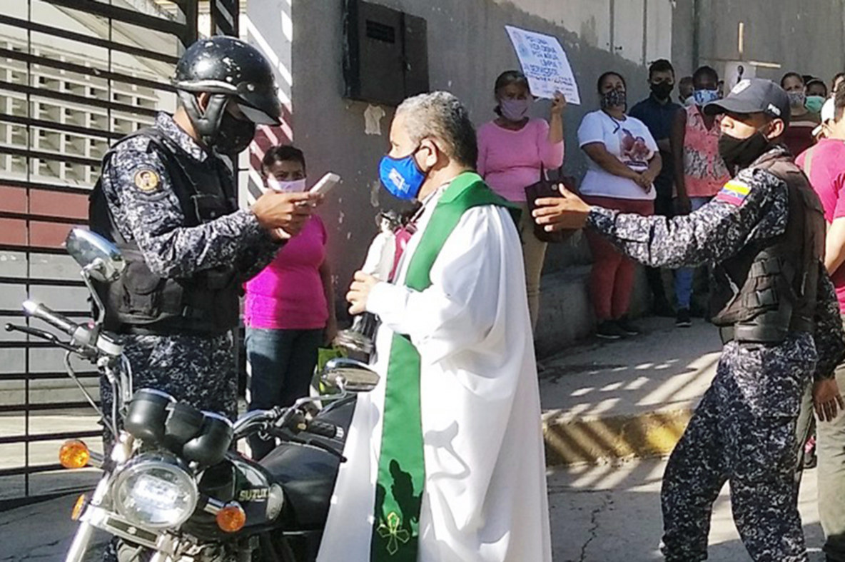 SomosJesuitas's tweet image. Alfredo Infante SJ ha trabajado en zonas de conflicto armado y dramas sociales en diversos países. Hoy, en Venezuela 🇻🇪, sigue comprometido con los más vulnerables. Conoce más de su vida.
👉🏽 bit.ly/35EdMkj

#SomosJesuitas #JesuitasVenezuela #AMGD