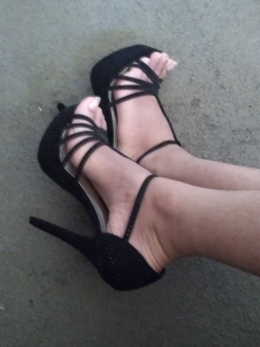 Hixluva75Sunny's tweet photo. I feel like I'm taking it down a notch with these old heels but I really love them so much #highheels #blackheels #rhinestoneheels #afavorite #highheelsforever #Summer #summerfashion #SummerVibes https://t.co/ssXx7vCXcr
