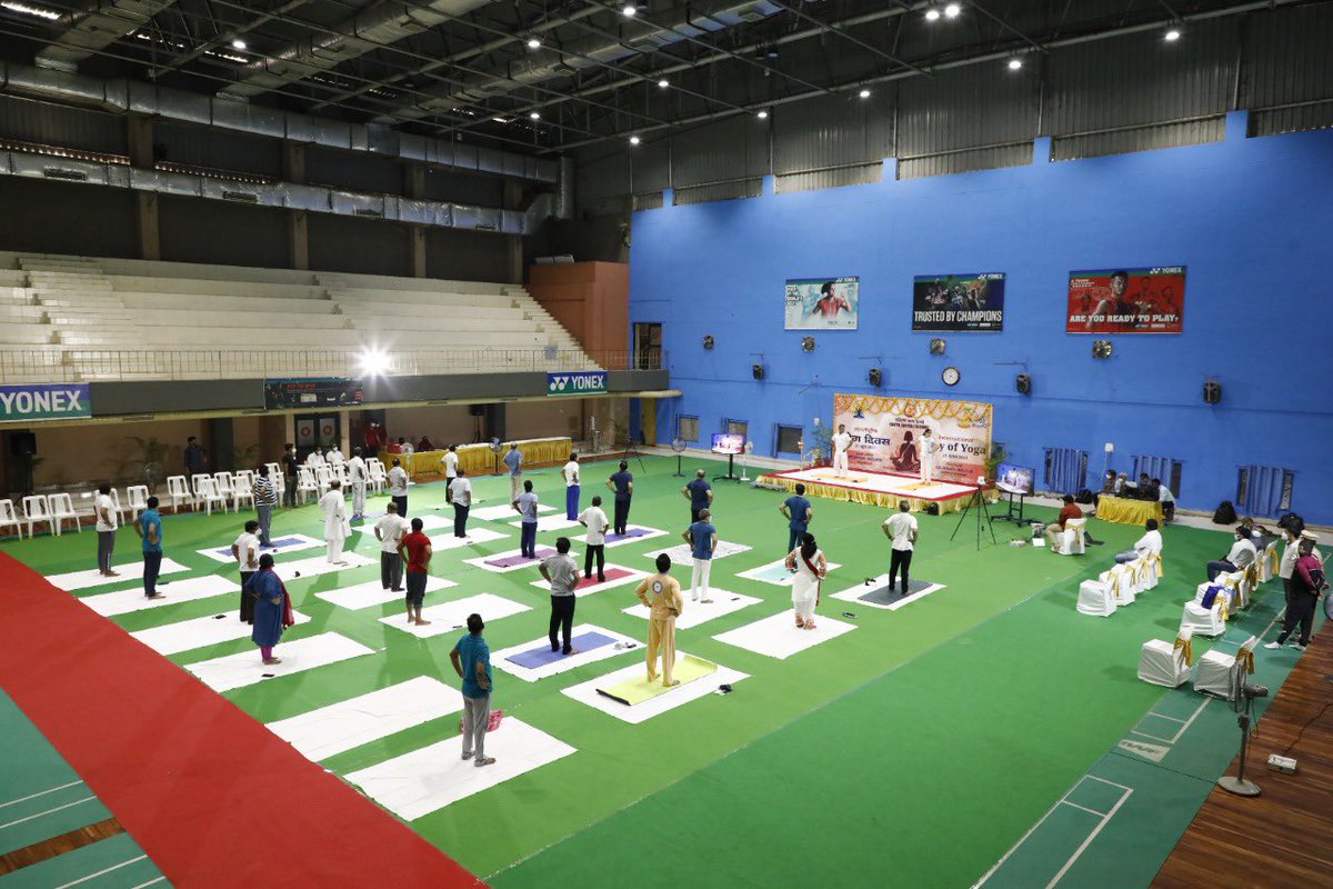 RailMinIndia's tweet photo. Railway staff and their families participated in International Day for Yoga creating awareness about benefits of Yoga.

#InternationalDayOfYoga https://t.co/qZtFP0Xi8T