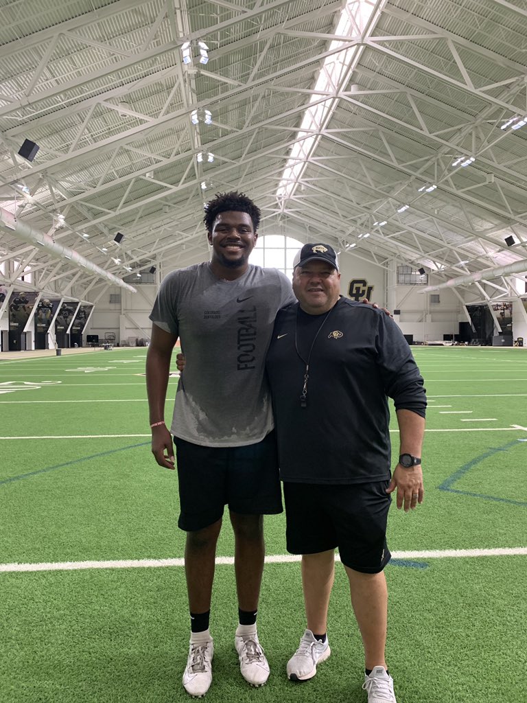 After a great workout with <a href="/mrodrigue70/">Coach Rod</a> and staff, I am blessed to have officially been offered by The University of Colorado! <a href="/k_dorrell/">Karl Dorrell</a> <a href="/CoachChev6/">Darrin Chiaverini</a> <a href="/SixZeroAcademy/">Coach Matt McChesney</a> <a href="/coachjajczyk/">Justin Jajczyk</a> @bangulo #skobuffs