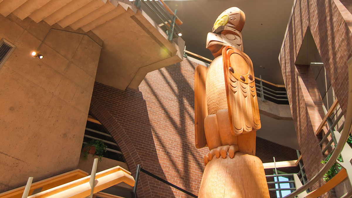 JIBCnews's tweet image. #JIBC’s Office of #Indigenization hosted a small ceremony Thurs to honour the Welcome Post just installed in our #NewWest campus atrium. Thank you to @musqueam artist Brent Sparrow Jr., the Post’s creator, &amp;amp; #Musqueam Elder Shane Pointe for facilitating the ceremony. #Indigenous