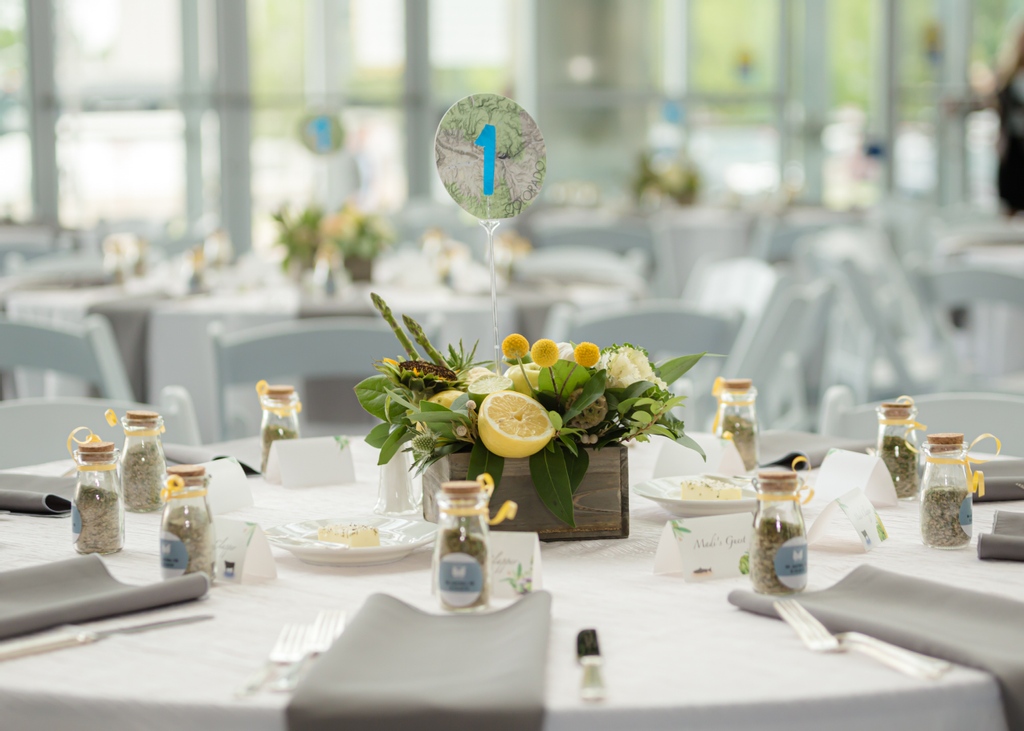 CableCntrEvents's tweet photo. Happy Solstice!☀️ 
A  bright light-filled space, crisp table linens, and a fun, floral centerpiece are giving us all the summertime vibes 🍋
📷 : Jonathan Kohlwey Photography

#cablecenterevents, #denverwedding, #coloradowedding, #denvereventplanners, https://t.co/xVWoHStmlb