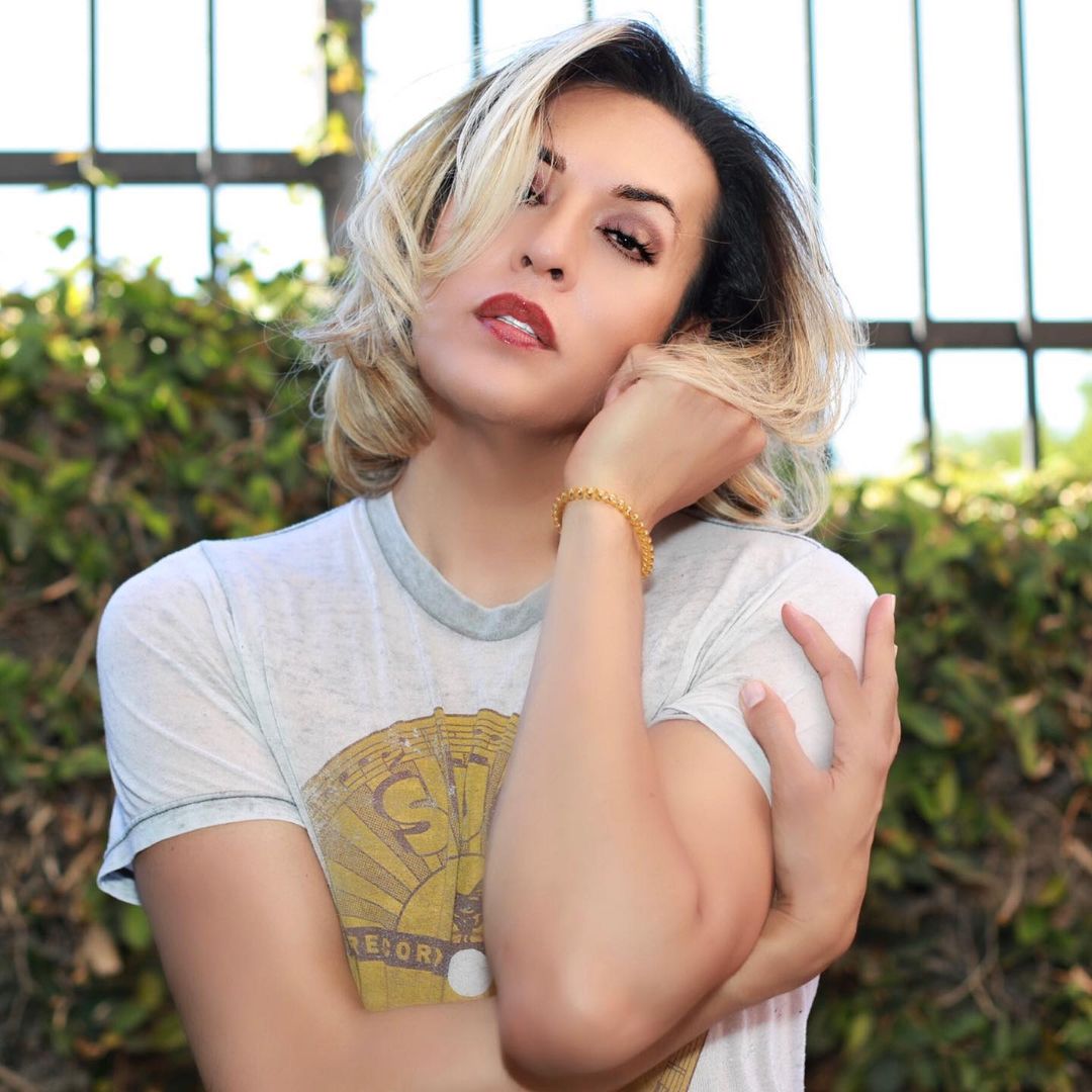 Gorgeous makeup by <a href="/darioonline/">Dario</a>

<a href="/darioonline/">Dario</a> Uses our D-Shine Banana Powder to set the makeup for all-day wear!

dermaflage.com/shop/mattifyin…