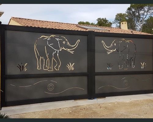 AnemaziMari's tweet photo. Who wants a lavish gate,leave peope awestruck before they even enter the house…ndokuitirayi masinhi aya,tambaui neni giys😜 https://t.co/vm2dWkn0qG