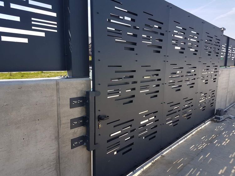 AnemaziMari's tweet photo. Who wants a lavish gate,leave peope awestruck before they even enter the house…ndokuitirayi masinhi aya,tambaui neni giys😜 https://t.co/vm2dWkn0qG