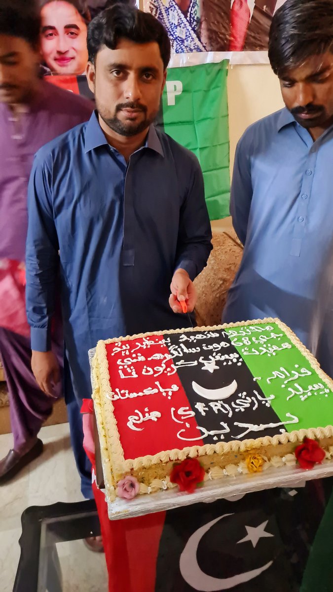 AliakbarNiz's tweet photo. Rahooki(Badin),June 21: Celebrated the 68th birthday of Shaheed Mohtarma Benazir Bhutto with @JuniorFazilRahu @LatifRahoo and #PPP youth wing Taluka SFR & jiyalas, workers of #PS74.
#HappyBirthdaySMBB
#SalamBenazir https://t.co/K4d3KjNmLR