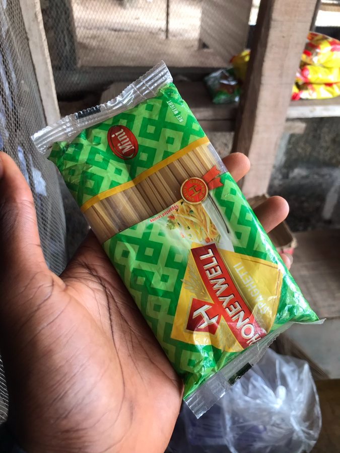 Morris_Monye's tweet photo. Nigerians really living in a satchet economy. https://t.co/T9K7mXsEdf