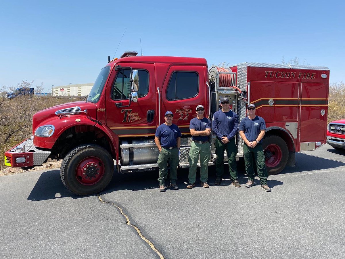 TucsonFireDept's tweet image. WILDFIRE DEPLOYMENT 🔥 #TucsonFire has sent Brush 22 and a 4-person crew to help contain the #BackBoneFire, which was ignited by lightning 12 miles west of Strawberry on June 16 🌩 The fire has also closed the famed Fossil Creek Recreation Area...