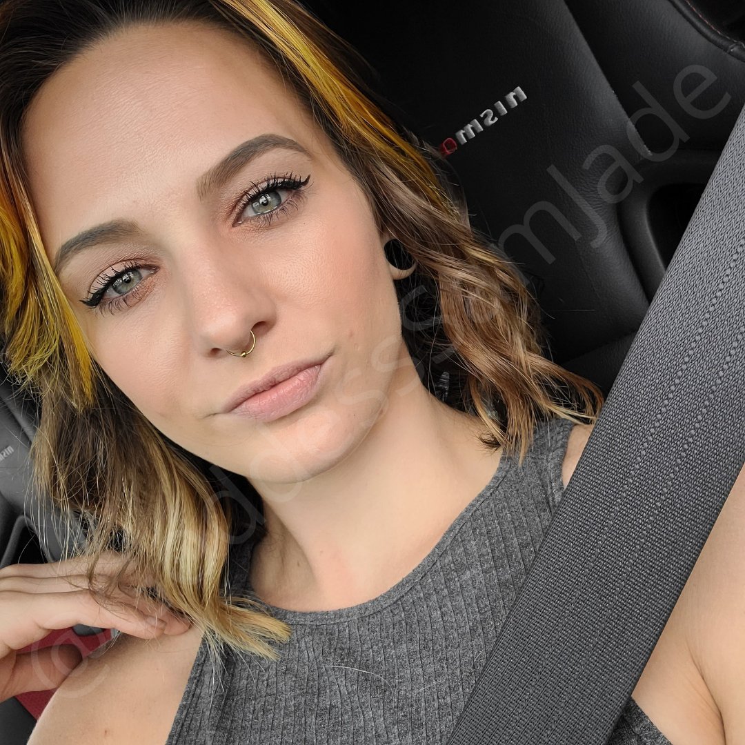 GoddessSamJade's tweet photo. Casually looking fine as fuck while my boyfriend fills the car up with gas. Had to drop in and remind you losers of your place - funding your superior's life. 

Six Flags today - get sending to cover the day. 

FinDom FinSub WhaleSub PayPig CashSlave CashCow HumanATM HumanWallet https://t.co/4knNgXP5lz