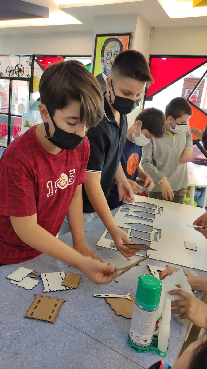 elazigbahcsehir's tweet image. Telafi eğitimi programımız yoğunlaştırılmış Robotik kodlama ve STEM etkinlikleri ile devam ediyor 🤖💫

#BKcoding
#Stemgelecektir
#stemmaker
#robotikkodlama