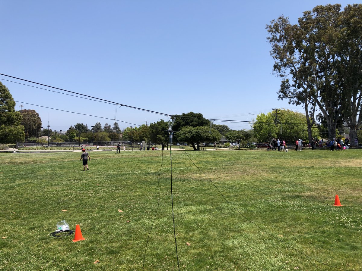 0x9900's tweet photo. pre-#FIELDDAY Antenna building party. This is our new 80-75-40 meter antenna. https://t.co/IbuYqfx7w1