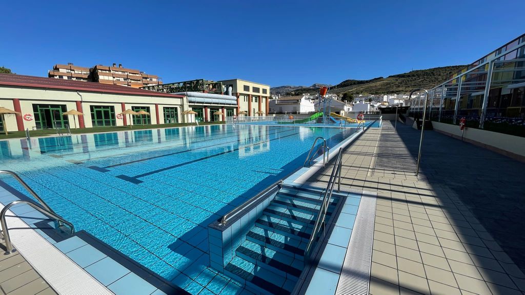 AytoAntequera's tweet photo. 🏊🏼‍♂️ #Antequera culmina el importante proyecto de la piscina municipal, que abrirá sus puertas el próximo 1 de julio

Un nuevo espacio de ocio en la ciudad, pensado para el uso y disfrute de las familias, durante los meses de verano 

#HacemosCiudad
#PiscinaMunicipal https://t.co/412hsDqpWt