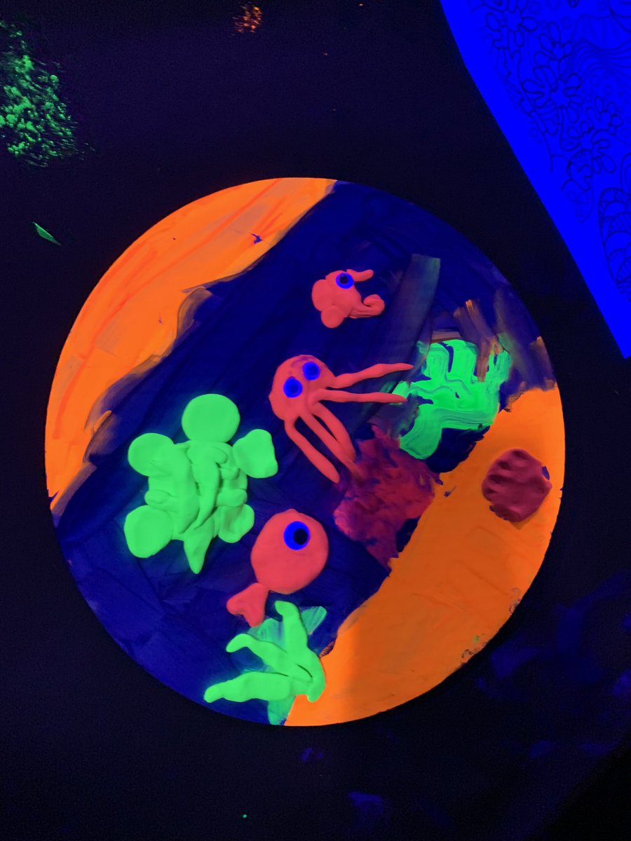 gakroenke's tweet image. Loving these Glowin’ ocean scenes 🐠🦀🐙🌊❤️❤️❤️ @Sequiota #spsartworks #spsexplore #glowinthedarkart