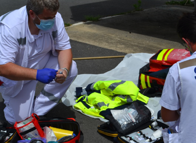 Nikal_ECGE's tweet photo. 🆘Tout ceci n'est qu'une #simulation de secours routier.🆘
Un seul et unique objectif : L'amélioration des performances.
@CHU_de_Poitiers @sdis86 @UnivPoitiers #ABSLab #SAMU86 https://t.co/qpmDbsCKKu