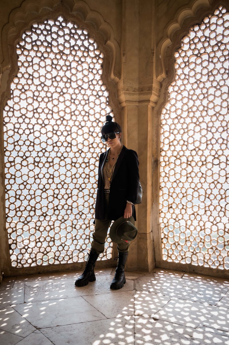 high_onfashion's tweet photo. #AroundTheWorldHOF 

Jaipur, Enero 2020 📷 Roberto Vilches

Lo bueno es que después de año y medio me sigo vistiendo igual 😆 https://t.co/auWVl1QYrW