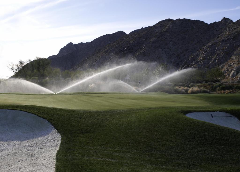 ToroGolf's tweet photo. How can your course adopt responsible irrigation practices? Here's your complete guide. We've rounded up the best energy-efficient products, programs, and resources available to you. https://t.co/zkz2Q6iibr https://t.co/DgY9l97JjJ