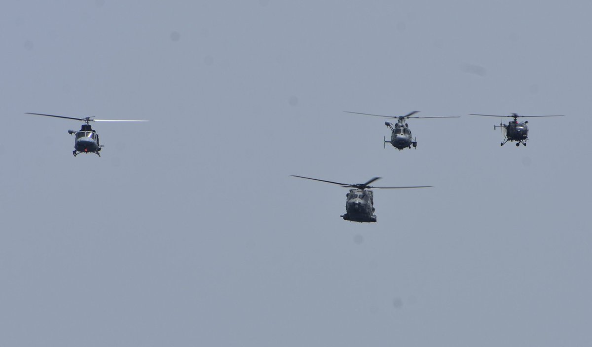 FlMichele69's tweet photo. #GulfofAden
🚁exercise🚫🏴☠️
📸from right to left
#HALChetak (#SA316) #IndianNavy🇮🇳
#AS365Dauphin #FrenchNavy🇨🇵
#SH90A #ItalianNavy🇮🇹
#AB212ASW #SpanishNavy🇪🇦
@indiannavy
@MarineNationale
@ItalianNavy
@Armada_esp
@EUNAVFOR
@CMF_Bahrain
@EU_in_India
@IFC_IOR
@CIMSEC
@CMR_EU https://t.co/n032gQDaHn