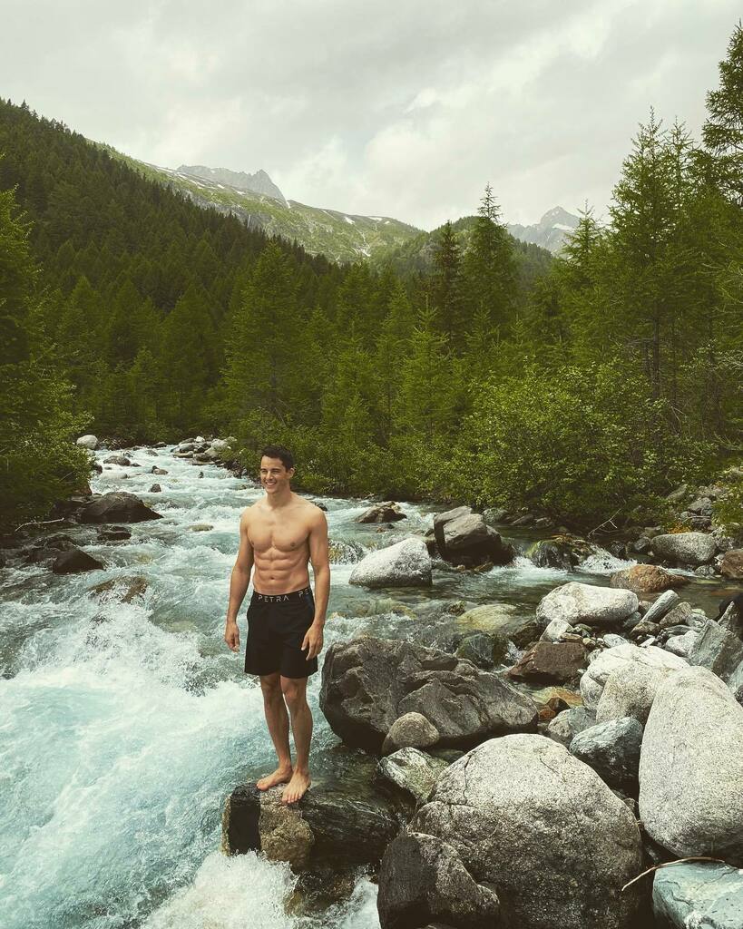 E4bMLJlWYAU4lh6?format=jpg&name=medium