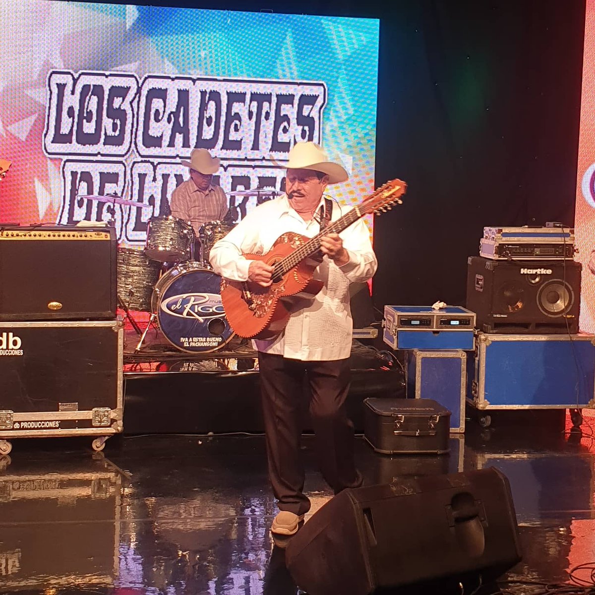 TeleritmoTv's tweet photo. Hoy un concierto especial para todos los papás 😬 con @LeandroRiosMx Los Cadetes de Linares de Rosendo Cantu y @GrupoConTodo, hoy a las 9 pm en #ElExclusivo por #Teleritmo https://t.co/BT6chMLD3j