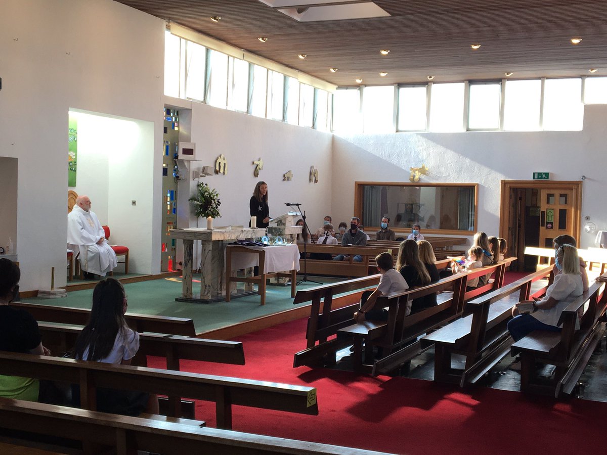 StNinians_PS's tweet photo. A beautiful Leavers Mass for a wonderful class. @RE_qma @QMAOfficial https://t.co/F40Dnm7wz5