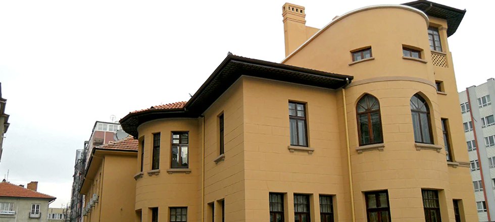 ky0609ky's tweet photo. Ankara, Demirtepe'de  Tapu ve Kadastro Meslektaşlarımızı Yetiştiren, 1984 Yılına Kadar Tapu ve Kadastro Meslek Lisesi Olarak Hizmet Veren, Tapu ve Kadastro Genel Müdürlüğü Teftiş Kurulu Başkanlığında Görev Yapan Müfettişlerinin Hizmet Binası. https://t.co/6s5q8Fu0mw